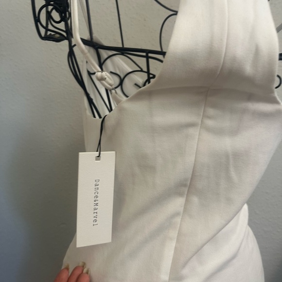 Dance & Marvel White Bodycon Mini Dress with Sweetheart Neckline - Picture 4 of 10